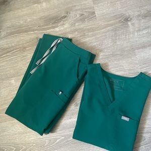 Figs Set in Hunter Green